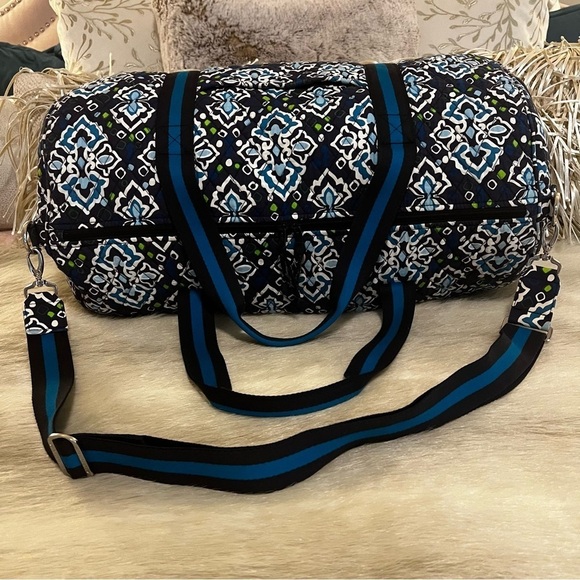 VERA BRADLEY Ink Blue Large Duffle Bag Round Traveling 2 Handle Zip Top 2014 - Picture 10 of 13